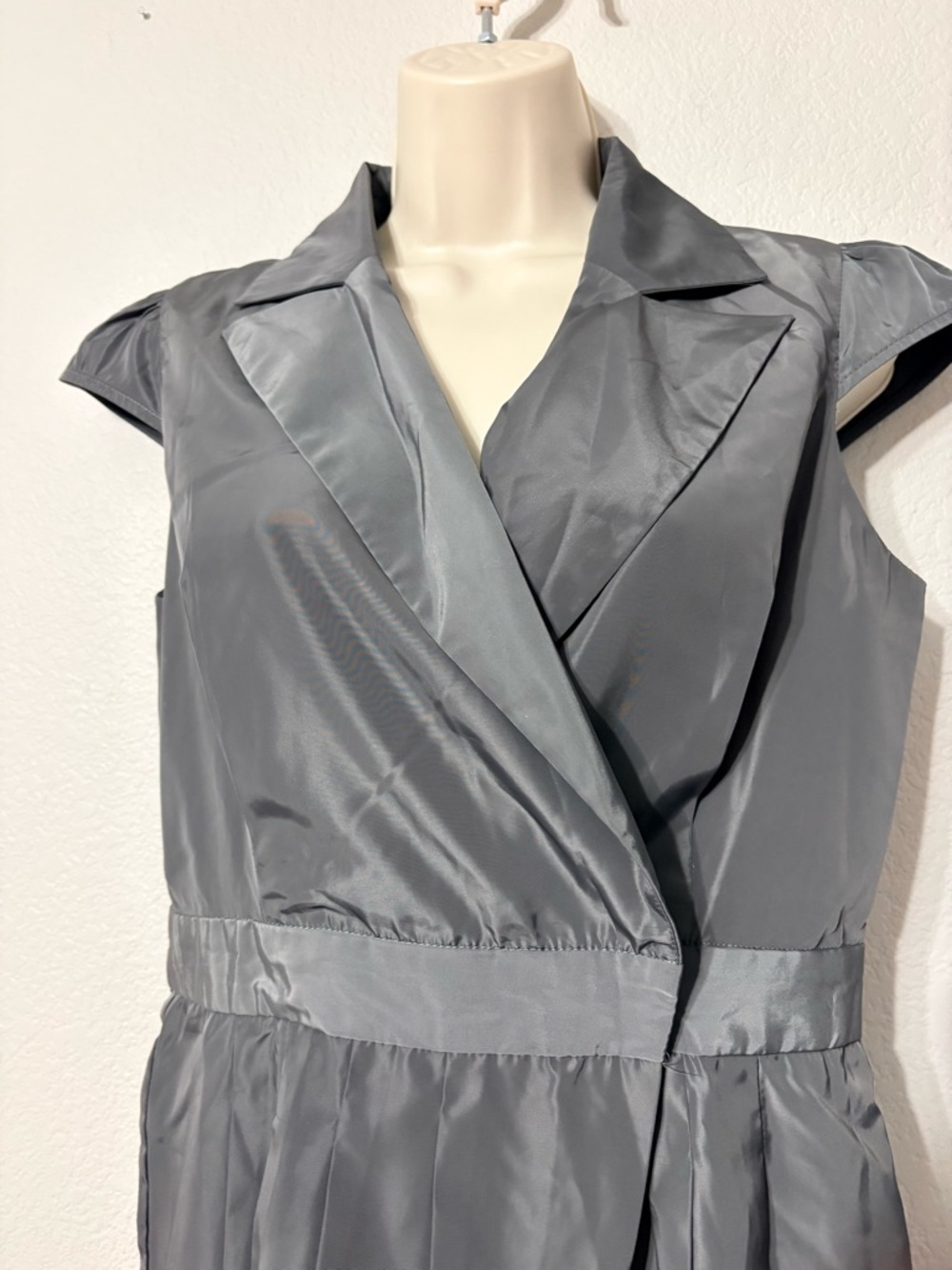 FIG- Canadian Travel Eco-conscious Brand Easy On Gray Dress Cap Sleeve V Neck - Picture 3 of 16